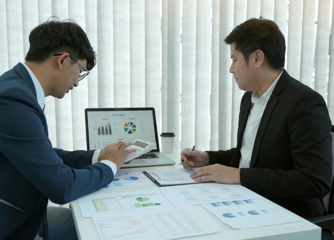 Jakie narzędzia i techniki stosują doradcy biznesowi, by wspierać procesy decyzyjne? 1 buissness3