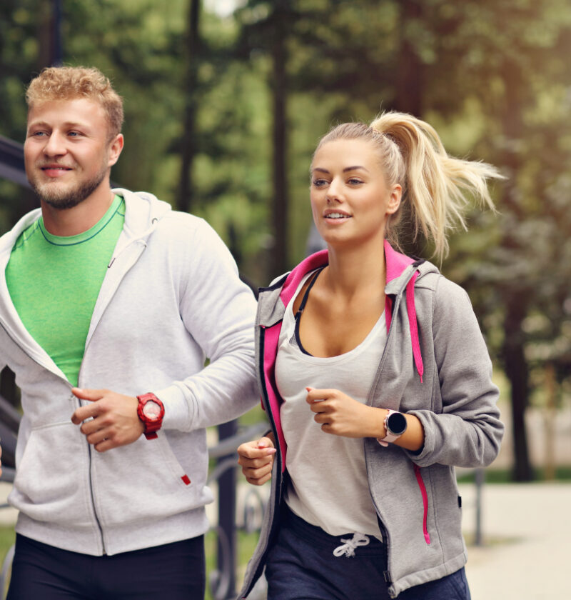 Smartwatch Garett fitness a smartwatch klasyczny: kiedy wybrać sport, a kiedy elegancję? 3 smartwatche-damskie-i-meskie-6.jpg